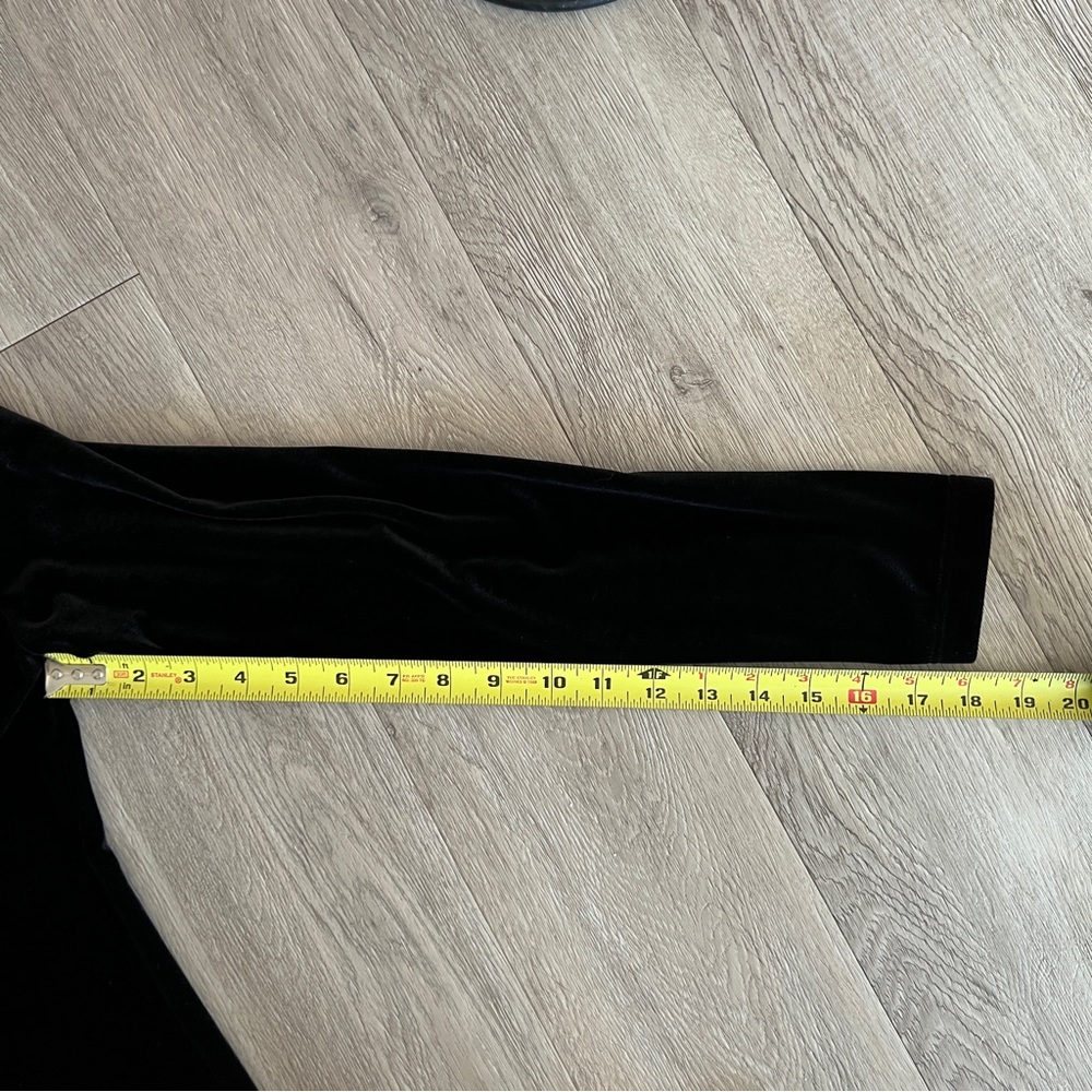 Black Velvet Heart V-neck Top | Sz S - Picture 11 of 15